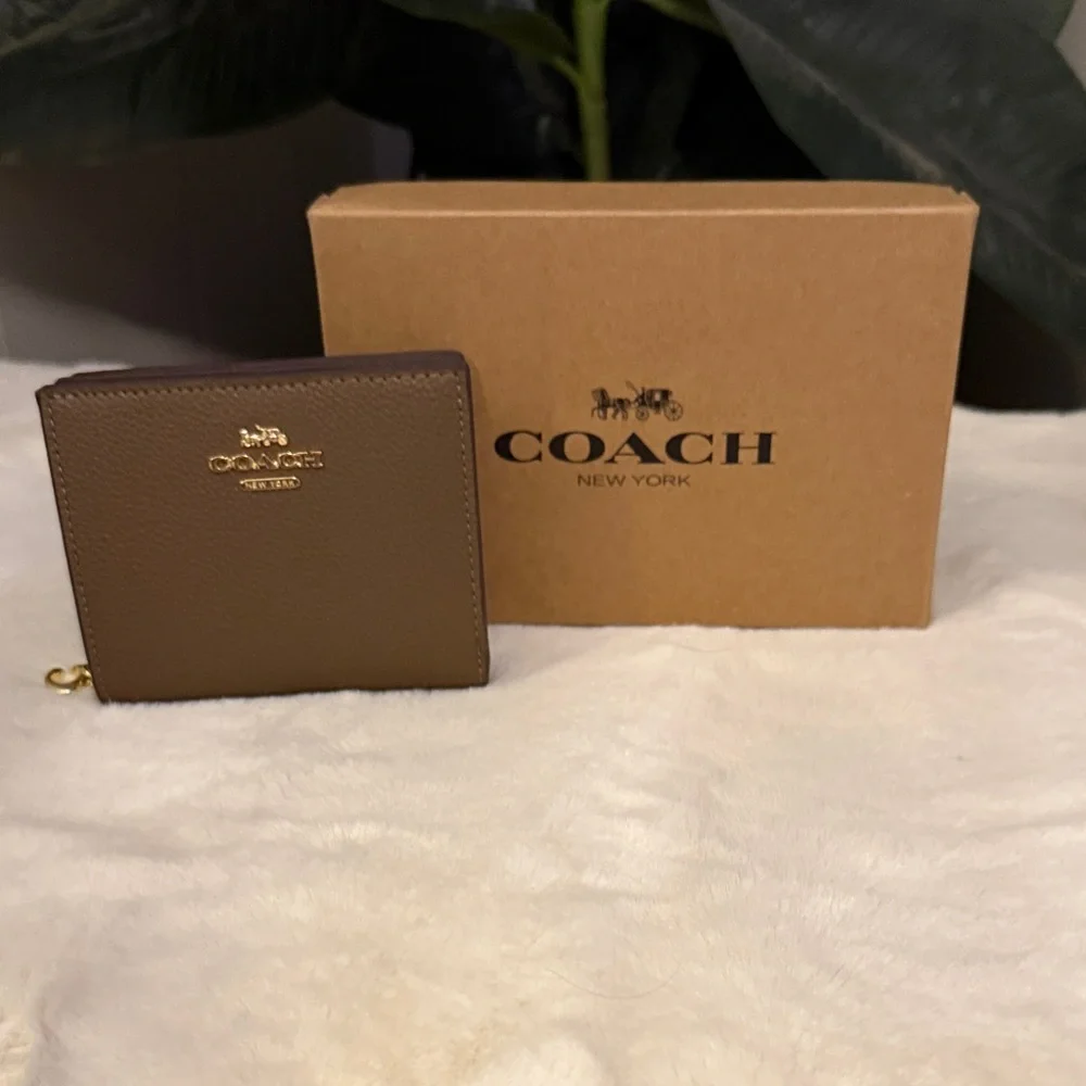 Coach Snap Wallet in Dark Stone - Picture 1 of 6